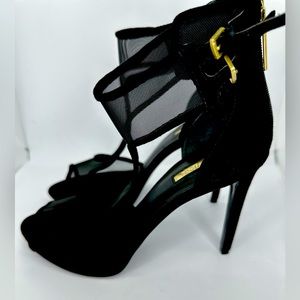 GUESS black sandals 9.5 perfect condition